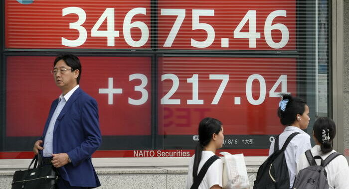 Borsa: l’Asia in ordine sparso dopo la Fed, sale il petrolio