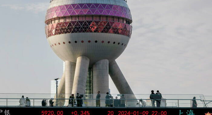 Borsa: Shanghai apre a -0,12%, Shenzhen a -0,01%