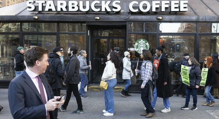 Cambio ai vertici di Starbucks, Brian Niccol è il nuovo ceo