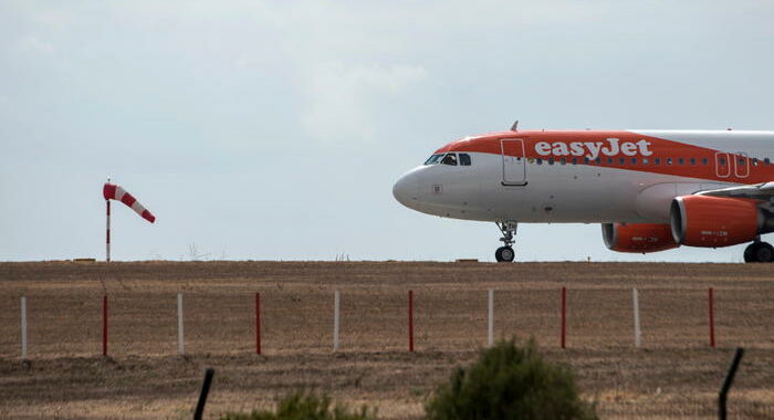 EasyJet, cancellati 10 voli tra Italia e Portogallo fino al 17/8