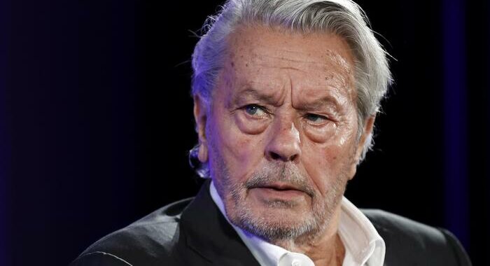 Funerali Alain Delon sabato in forma privata nella sua tenuta