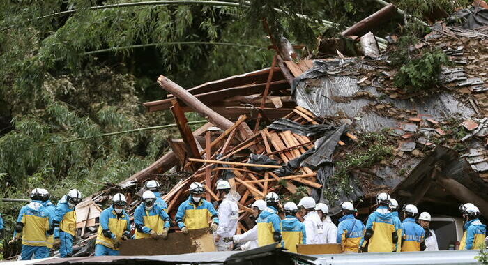 Giappone: decine di feriti per il tifone Shanshan