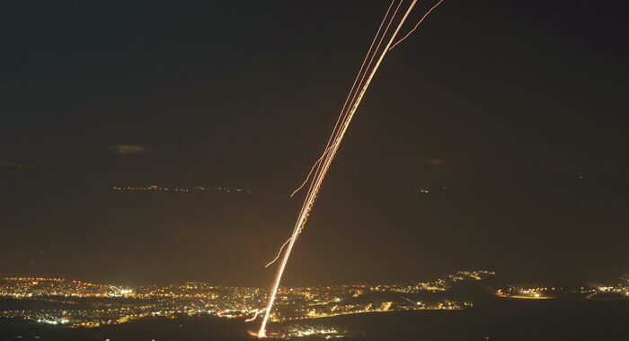 Idf, razzi lanciati dal Libano, 2 colpiscono Kiryat Shmona