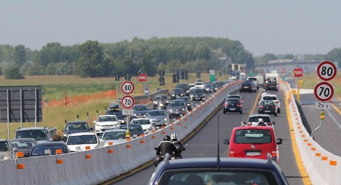 Incidente A4, coinvolte molte auto, una decina di feriti