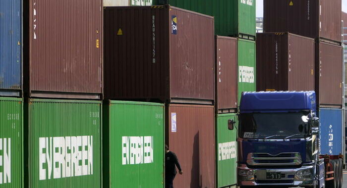 L’export di giugno +0,5% sul mese, -6,1% sull’anno