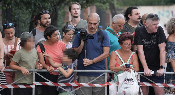 Madonna a Pompei, arrivata su un minivan con vetri oscurati