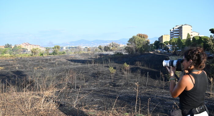 Maxi rogo Roma: medici, 4 soccorritori in pericolo vita