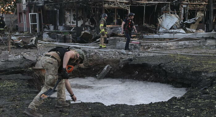 Mosca, truppe ucraine nel Kursk colpite con bomba da 500kg