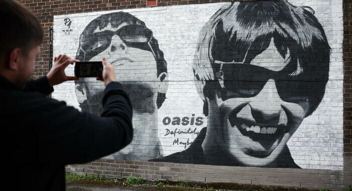 Oasis, fan in delirio per l’acquisto dei biglietti per il tour