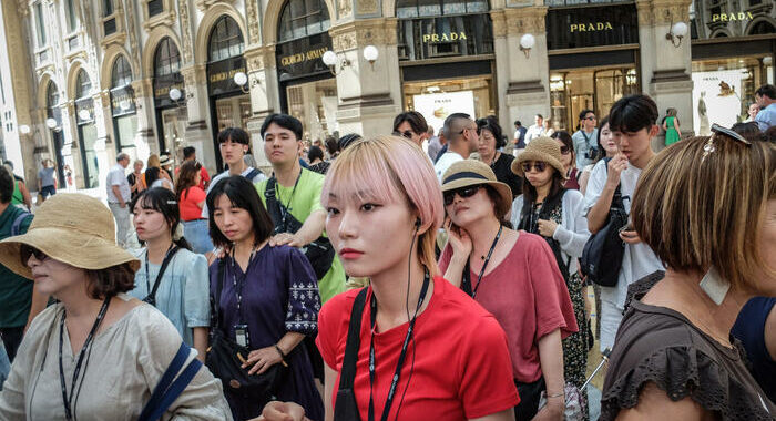 Overtourism, il 49% degli italiani dice sì a misure di controllo