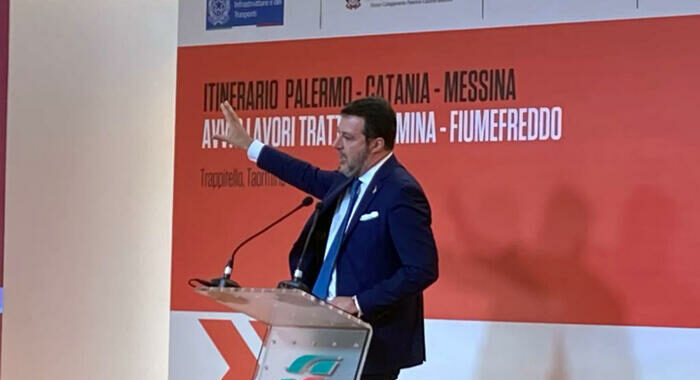 Salvini, treni puntuali al 90% malgrado 1.400 cantieri