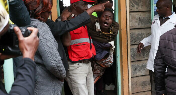 Almeno 70 bambini dispersi nel rogo nella scuola in Kenya