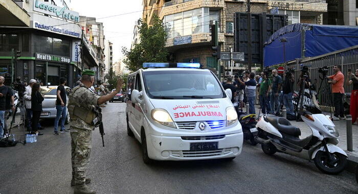 Beirut, il bilancio delle esplosioni sale a 37 morti