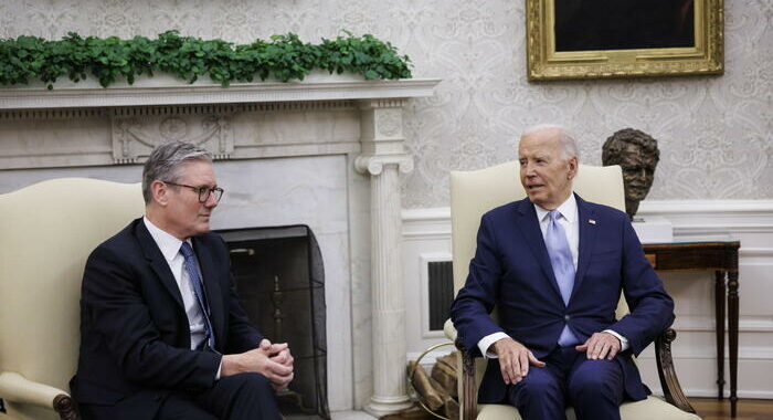 Biden e Starmer ribadiscono il sostegno all’Ucraina