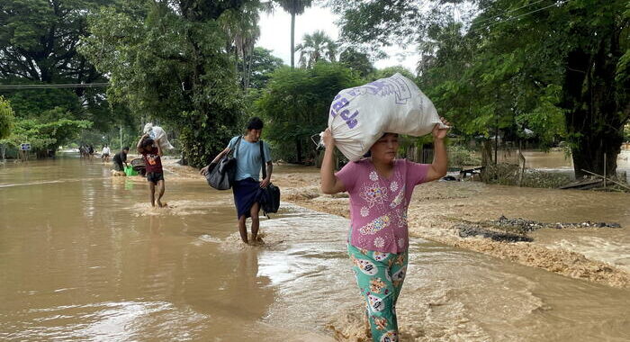 Il Myanmar chiede aiuti esteri dopo le inondazioni