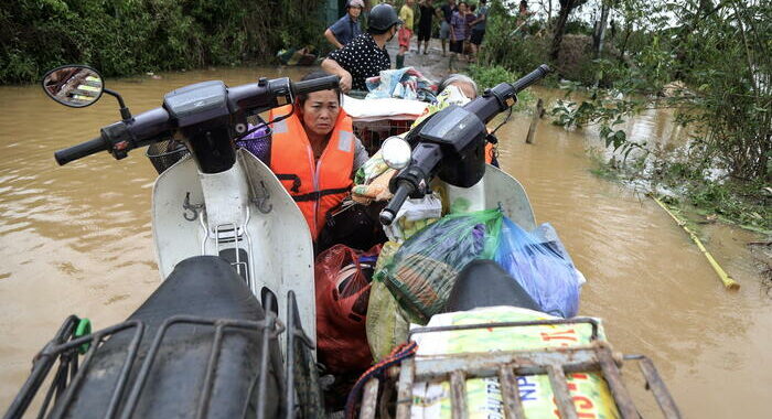 Tifone Yagi mette in ginocchio il Vietnam: almeno 143 morti