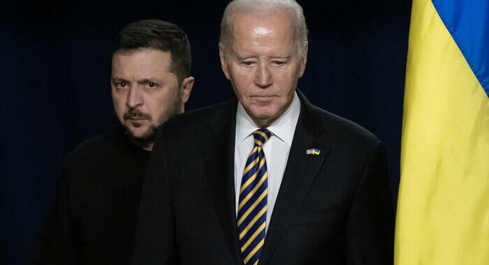 Zelensky,vedrò Biden questo mese sul piano per la vittoria